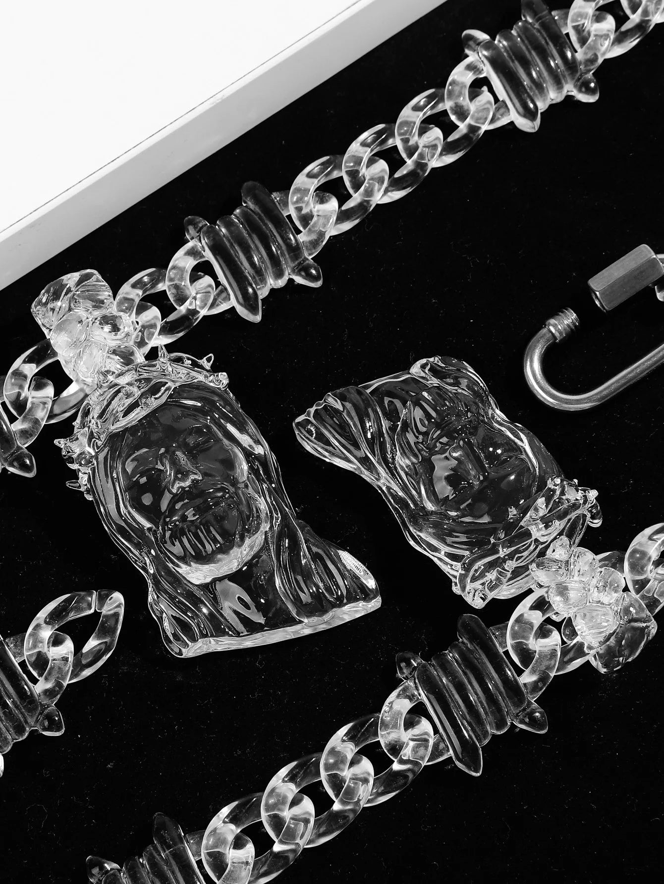 Trendy Transparent Clear Acrylic Big Juese Pendant Necklace for Men Hiphop Brambles Wire Jesus Christ Necklaces Male Jewelry